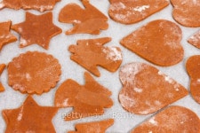 Homemade gingerbread cookie ready to be baked in oven 이미지 (179636519) - 게티이미지뱅크 Homemade gingerbread cookie ready... 