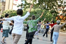 start of the day - a traditional Chinese gymnastics 이미지... 게티이미지뱅크 start of the day - a traditional Chinese... 
