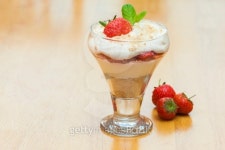Strawberries and Cream Dessert Landscape format 이미지 (450943715) - 게티이미지뱅크 Strawberries and Cream Dessert Landscape... 