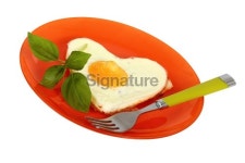 Fried Egg Sunny Side Up in Heart Shape 이미지 (180489119) - 게티이미지뱅크 Fried Egg Sunny Side Up in Heart Shape