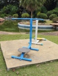 exercise equipment in public park 이미지 (461828689) - 게티이미지뱅크 exercise equipment in public park
