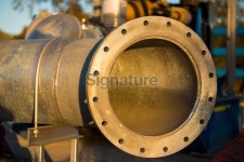 big flange on pipe for dewatering pump 이미지 (177080045) - 게티이미지뱅크 big flange on pipe for dewatering pump