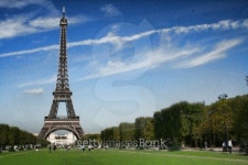 Eiffel Tour on a sunny day with little clouds. 이미지 (179227378) - 게티이미지뱅크 Eiffel Tour on a sunny day with little clouds.