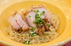 Yellow noodles. 이미지 (174398061) - 게티이미지뱅크 Yellow noodles.