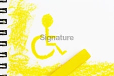 International disabled wheelchair symbol sketched in yellow pastel 이미지 (453127147) - 게티이미지뱅크 International... 