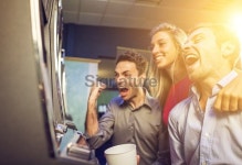 People playing slot machine at casino 이미지 (187441259) - 게티이미지뱅크 People playing slot machine at casino