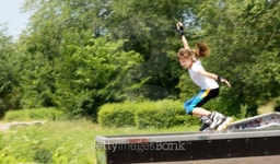 Young girl jumping at a roller skating park 이미지 (186491294) - 게티이미지뱅크 Young girl jumping at a roller skating park