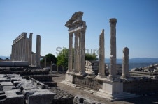 Acropolis of Pergamon with Roman temple in Turkey 이미지 (186734969) - 게티이미지뱅크 Acropolis of Pergamon with Roman temple... 