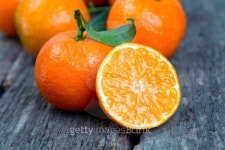Tangerines with leaves on wooden table 이미지 (458833263) - 게티이미지뱅크 Tangerines with leaves on wooden table