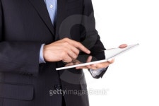Young businessmans hands working on a tablet pc comuter 이미지 (178408161) - 게티이미지뱅크 Young businessmans hands... 