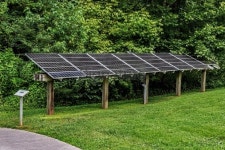 Solar Panels Behind National Park Building 이미지 (478037657) - 게티이미지뱅크 Solar Panels Behind National Park Building