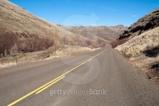 Lonely Tow Lane Divided Highway Cuts Through Dry Hills Landscape 이미지 (186196335) - 게티이미지뱅크 Lonely Tow Lane Divided... 