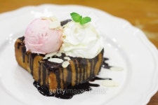 Bread and eat ice cream. 이미지 (175869635) - 게티이미지뱅크 Bread and eat ice cream.