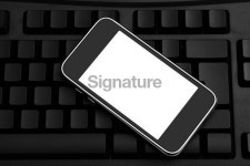 Mobile phone on a computer keyboard 이미지 (181151738) - 게티이미지뱅크 Mobile phone on a computer keyboard