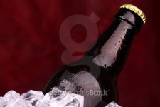 bottle of beer in ice cubes 이미지 (178722366) - 게티이미지뱅크 bottle of beer in ice cubes