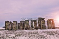 Stonehenge in the snow at winter 이미지 (450518699) - 게티이미지뱅크 Stonehenge in the snow at winter