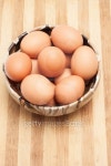 Chicken eggs in a traditional ceramic bowl 이미지 (484036217) - 게티이미지뱅크 Chicken eggs in a traditional ceramic bowl