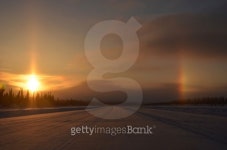Sundog on the ice road 이미지 (488832771) - 게티이미지뱅크 Sundog on the ice road