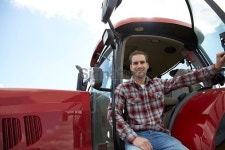 Farmer sitting in the tractor cab 이미지 (517642293) - 게티이미지뱅크 Farmer sitting in the tractor cab