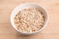 Spelt flakes in a white bowl 이미지 (521076453) - 게티이미지뱅크 Spelt flakes in a white bowl