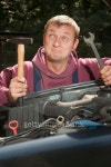Automechaniker an offener Motorhaube 이미지 (467951487) - 게티이미지뱅크 Automechaniker an offener Motorhaube