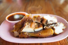 Spicy grilled chicken on plate 이미지 (505569239) - 게티이미지뱅크 Spicy grilled chicken on plate