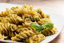Pesto Genovese plate 이미지 (523004025) - 게티이미지뱅크 Pesto Genovese plate
