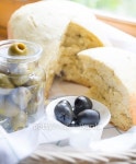 The bread with olives 이미지 (514513977) - 게티이미지뱅크 The bread with olives
