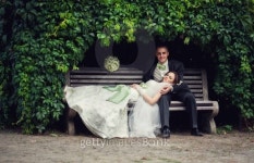 wedding, the couple hid under arch on bench nature 이미지 (477909925) - 게티이미지뱅크 wedding, the couple hid under arch on... 