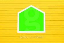 Window on yellow wooden wall on green screen. 이미지 (517057731) - 게티이미지뱅크 Window on yellow wooden wall on green screen.