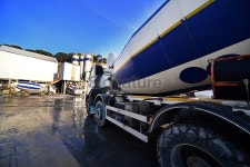 Mixing truck entering construction site 이미지 (527133099) - 게티이미지뱅크 Mixing truck entering construction site