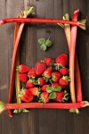 Strawberries In A Rhubarb Frame 이미지 (485474309) - 게티이미지뱅크 Strawberries In A Rhubarb Frame