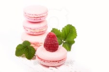 Macaroons with raspberry 이미지 (498012881) - 게티이미지뱅크 Macaroons with raspberry