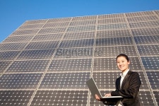 Young Businesswoman on Laptop in front of Solar Panel 이미지 (517194141) - 게티이미지뱅크 Young Businesswoman on Laptop in... 