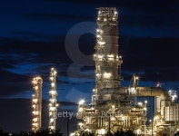 Oil refinery at twilight. 이미지 (522691827) - 게티이미지뱅크 Oil refinery at twilight.