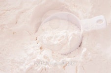 all purpose flour presented in cup measure 이미지 (518220843) - 게티이미지뱅크 all purpose flour presented in cup measure