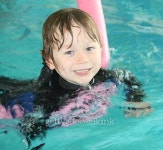 Little boy in pool water having swimming lesson 이미지 (524092277) - 게티이미지뱅크 Little boy in pool water having swimming... 