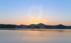 quiet lake at morning with sunrise 이미지 (514967435) - 게티이미지뱅크 quiet lake at morning with sunrise