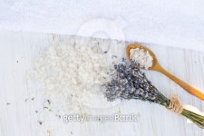 sea Â€Â‹salt bath with lavender 이미지 (512943385) - 게티이미지뱅크 sea Â€Â‹salt bath with lavender
