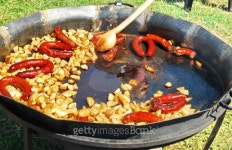 French fries and sausages in a pan 이미지 (508580189) - 게티이미지뱅크 French fries and sausages in a pan