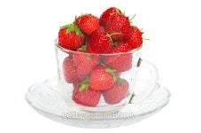 ripe strawberries in a glass bowl 이미지 (495350481) - 게티이미지뱅크 ripe strawberries in a glass bowl