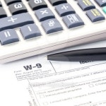 Tax form W-9 and pen 이미지 (508938001) - 게티이미지뱅크 Tax form W-9 and pen