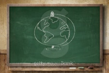 Drawing of planet Earth on a green school chalkboard. 이미지 (518642955) - 게티이미지뱅크 Drawing of planet Earth on a green... 