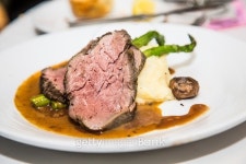 Prime Rib on Mashed Potatoes with Asparagus 이미지 (519589473) - 게티이미지뱅크 Prime Rib on Mashed Potatoes with Asparagus