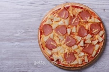 Hawaiian pizza with pineapple and ham on the table 이미지 (514560085) - 게티이미지뱅크 Hawaiian pizza with pineapple and ham... 