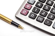 calculator with pen 이미지 (489087579) - 게티이미지뱅크 calculator with pen