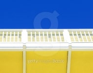 Bright yellow and white beach house with blue sky 이미지 (522521639) - 게티이미지뱅크 Bright yellow and white beach house... 