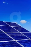 solar panels under a blue sky 이미지 (509688189) - 게티이미지뱅크 solar panels under a blue sky