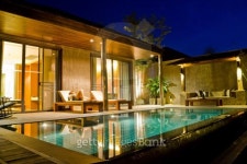Modern house with swimming pool 이미지 (478882481) - 게티이미지뱅크 Modern house with swimming pool