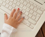 Childs hand resting on computer keyboard 이미지 (467164881) - 게티이미지뱅크 Childs hand resting on computer keyboard